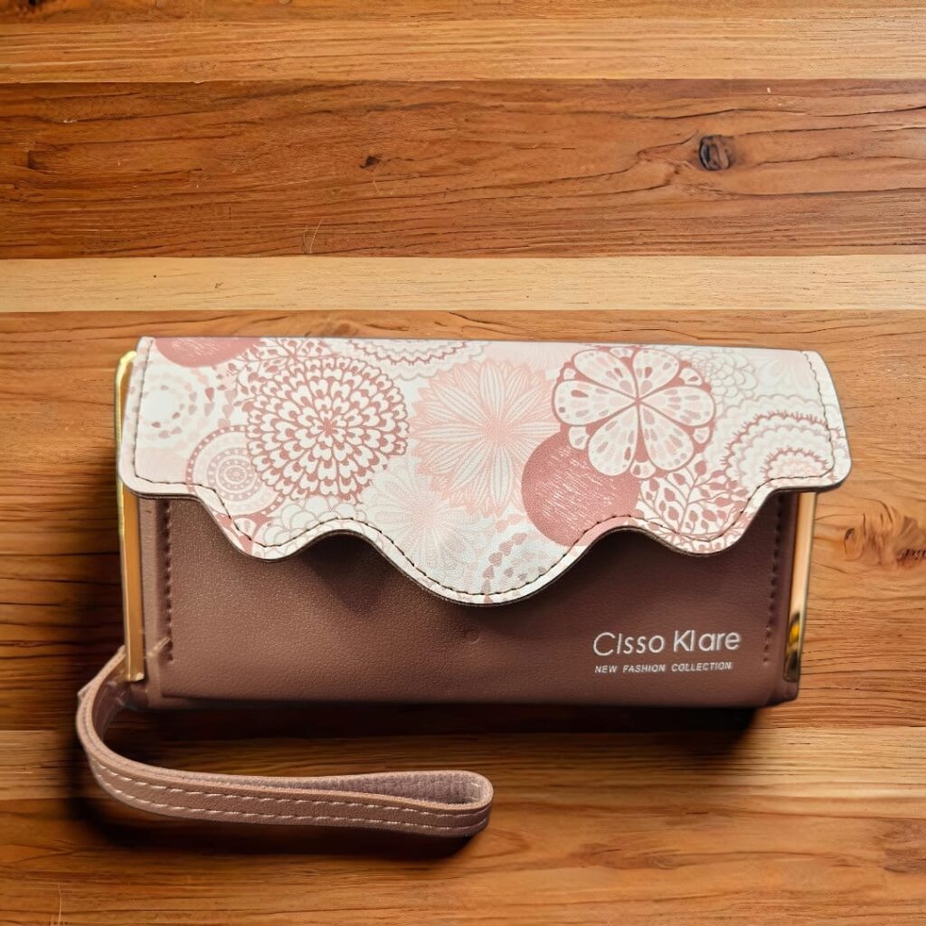 Clsso Klare.. Money Purse.. Slick Design.. Reddish Brown